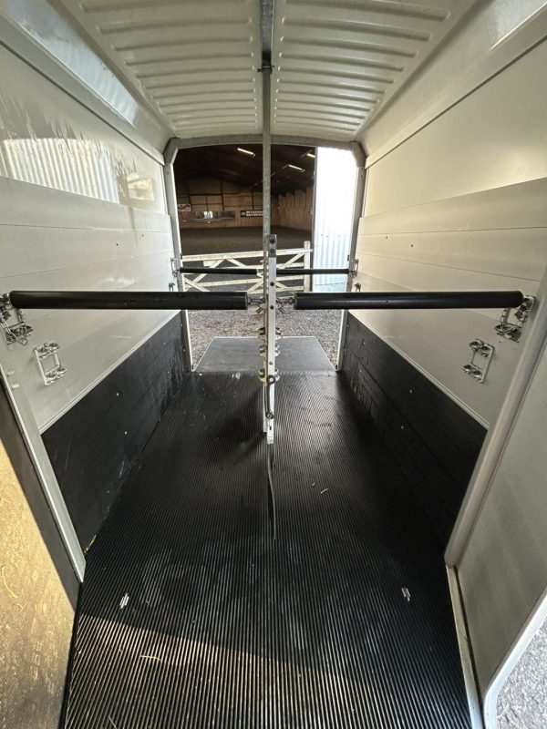 511 HBX Horse Trailer 2020 - Image 2