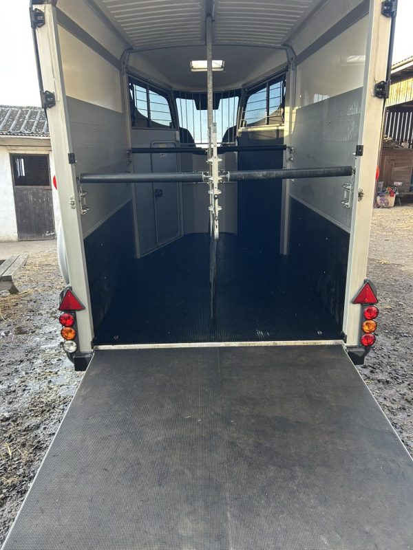 511 HBX Horse Trailer 2020 - Image 4