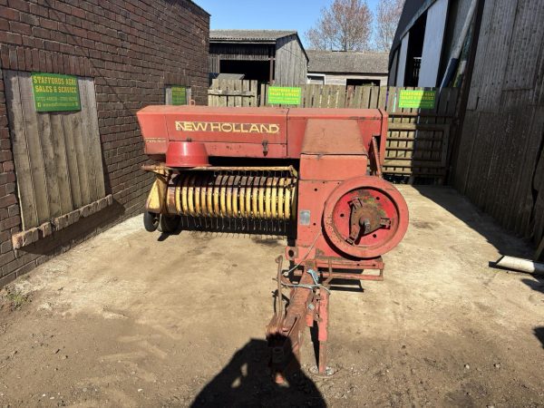 New Holland 276 Baler